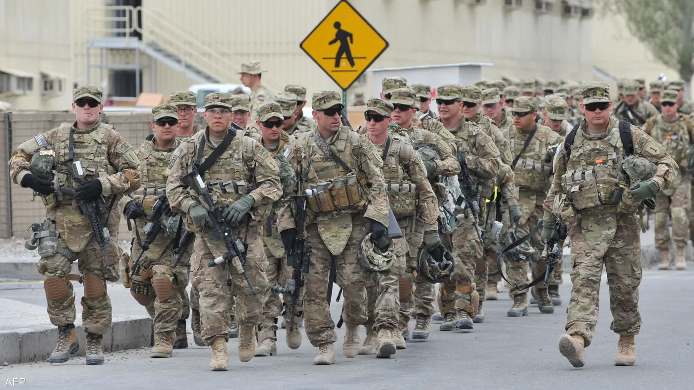 واشنطن تعزز قواتها وتدرس ضربات عسكرية أو عملية برية ضد إيران