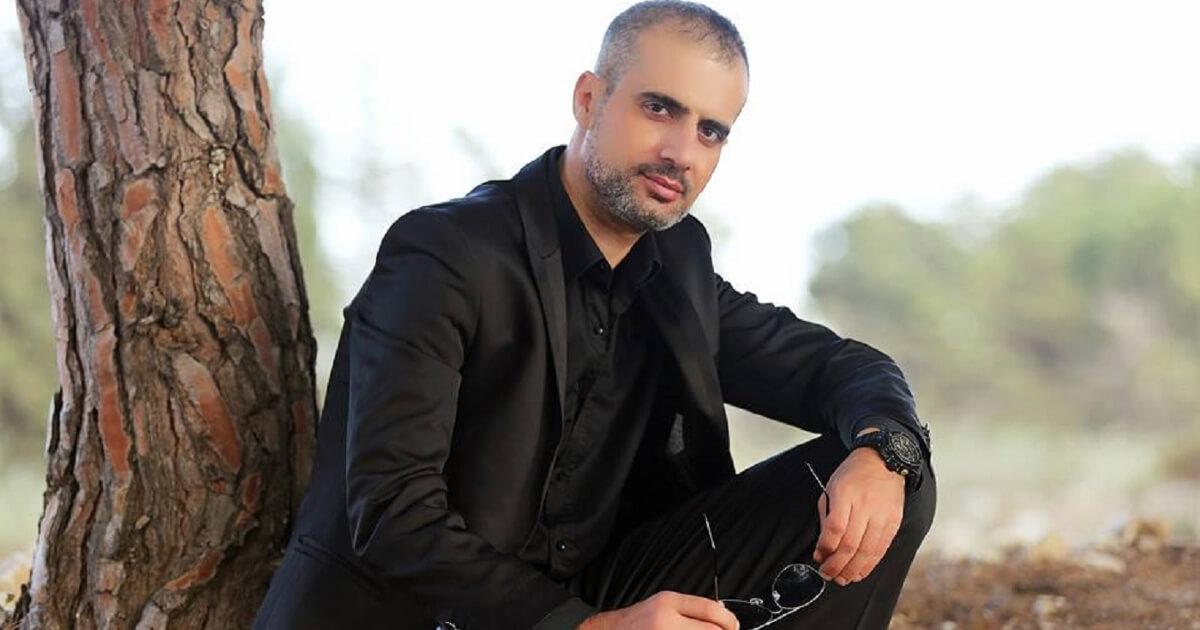 منشد الحزب علي بركات في قفص الاتهام