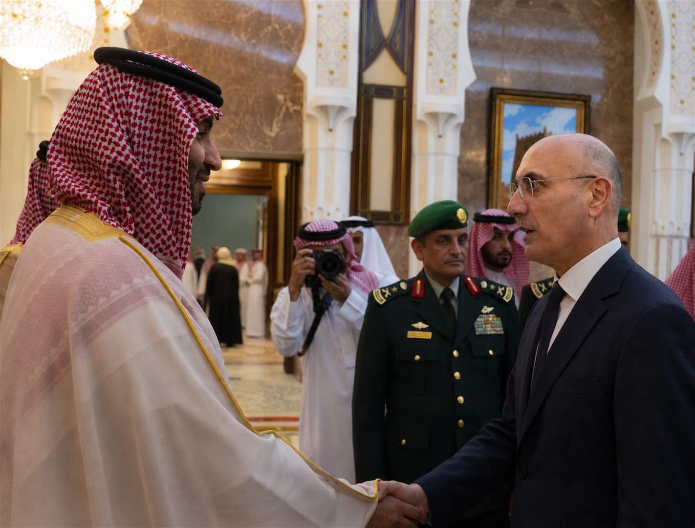 لا لقاء ثنائيا.. مصافحة بين بن سلمان والحجار