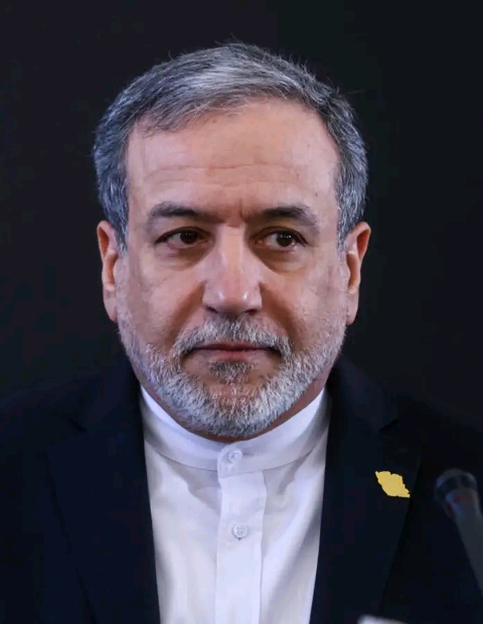 وفد إيراني برئاسة عراقجي يصل بكين وسط توترات بمضيق هرمز