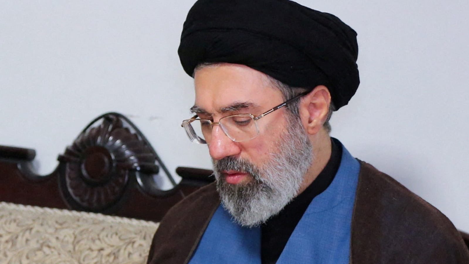 هكذا نجا مجتبى خامنئي من محاولة الاغتيال الاولى