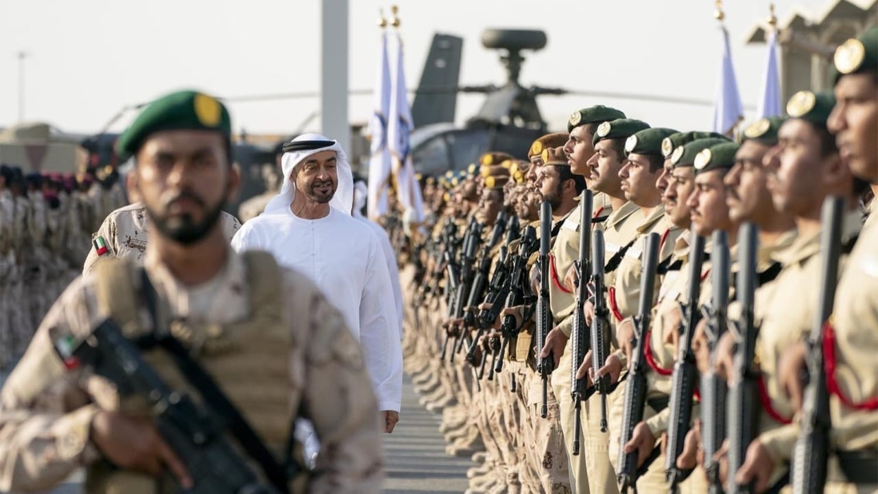 بن زايد يهنئ القوات المسلحة الإماراتية في الذكرى الـ50 لتوحيدها
