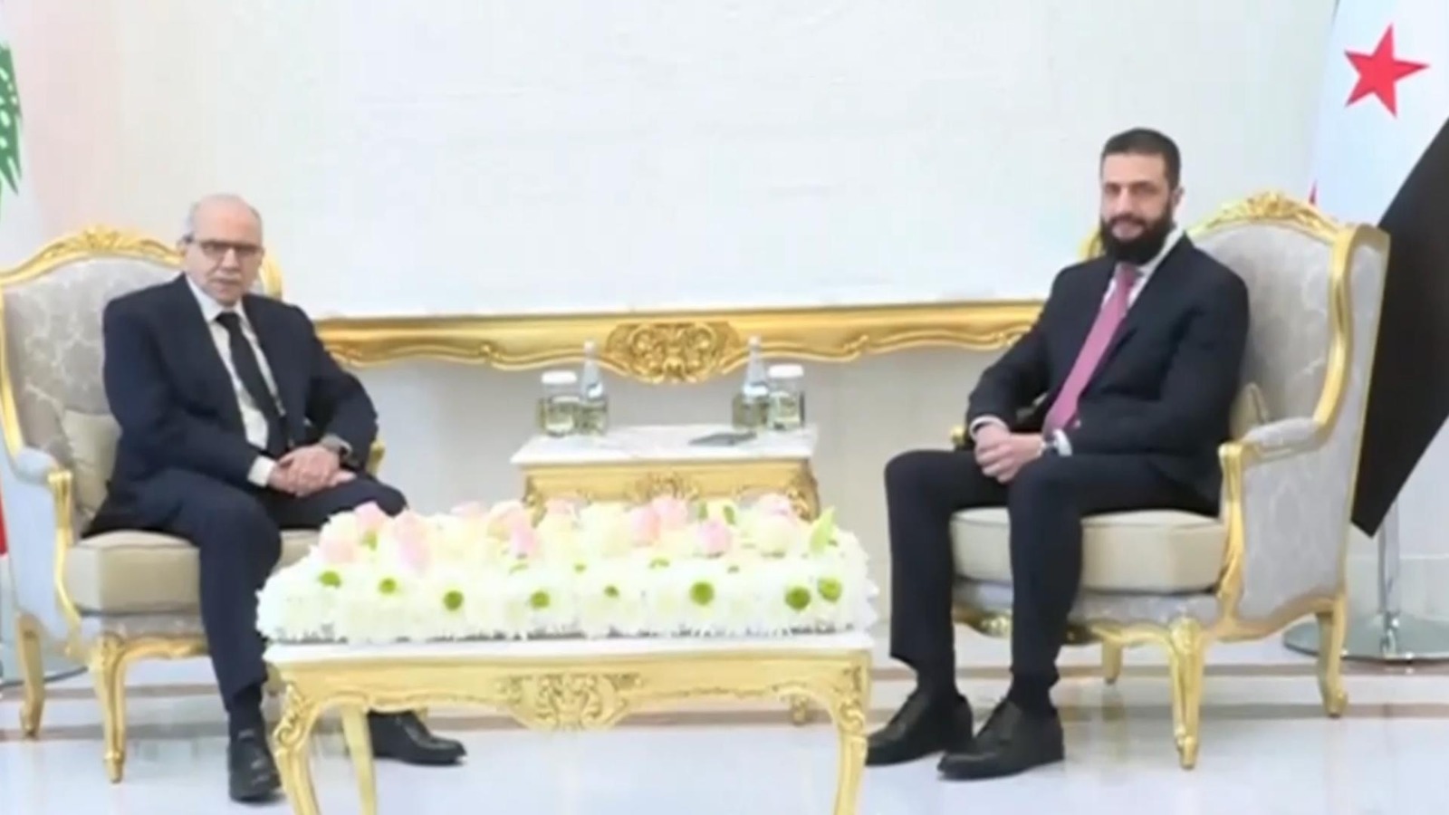 اللقاء بين الرئيس السوري أحمد الشرع ورئيس الحكومة اللبنانية نواف سلام في قصر الشعب
